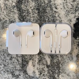 BRAND NEW Apple earbuds